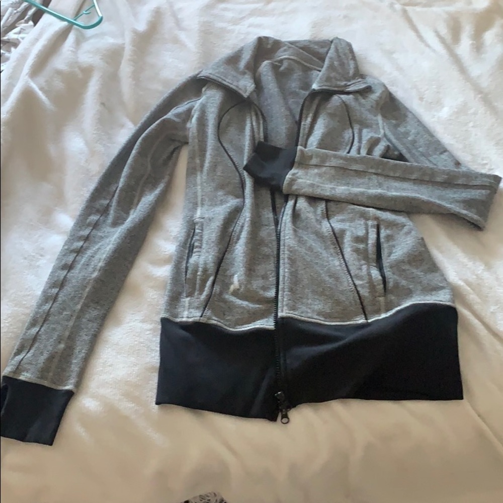 size 6 lululemon zip up jacket